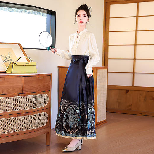 时尚潮流，春季新中式印花盘扣马面裙两件套HR-YQ9672 商品图7
