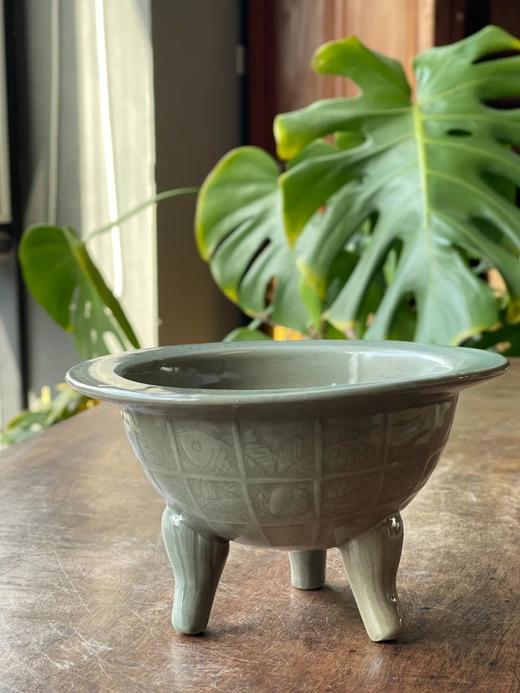 青瓷刻游鱼紋三足折沿香炉，顺丰包邮 商品图2