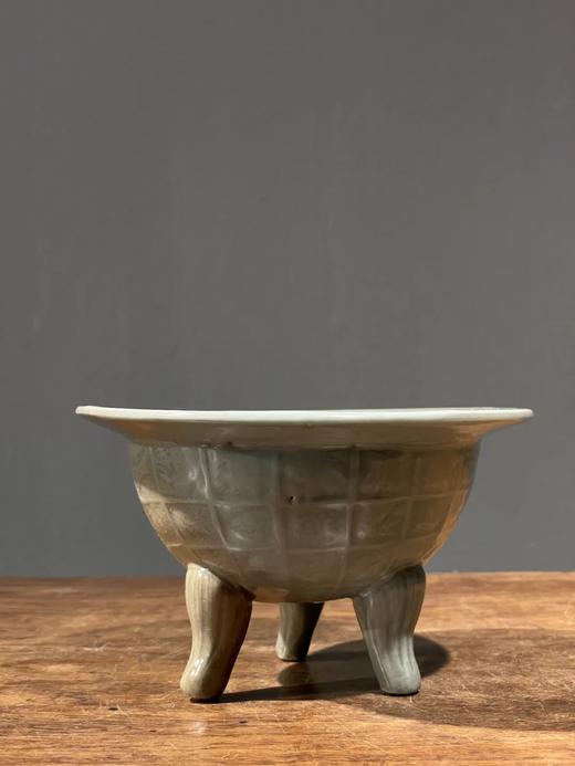 青瓷刻游鱼紋三足折沿香炉，顺丰包邮 商品图0