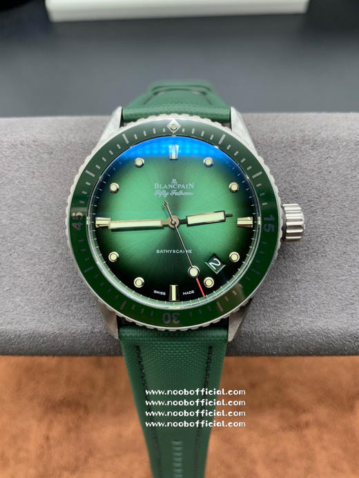 GF『顶配版』全新极光绿宝珀五十噚钢壳限量款表盘惊艳的色泽由数十层纳米镀层的光学效应相互融合而成 商品图12