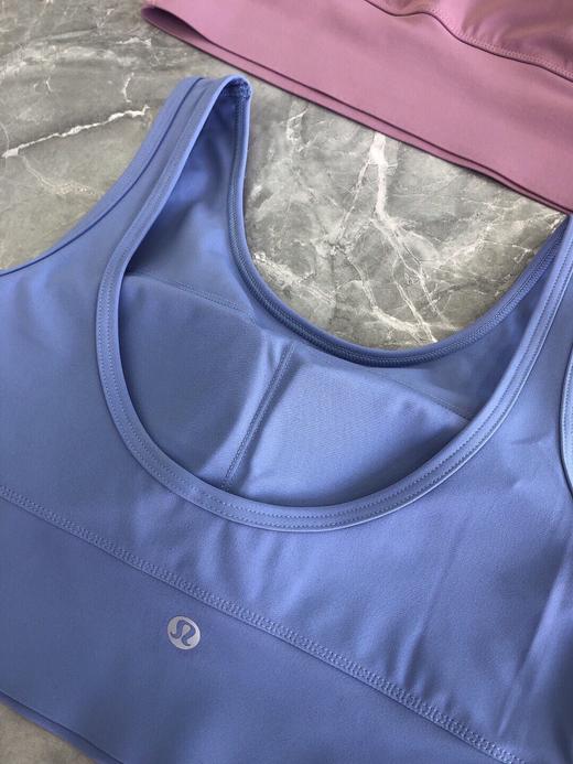 点此购买 lululemon Unlimit High-Rise女子中强度运动文胸内衣 DD 280606 商品图3