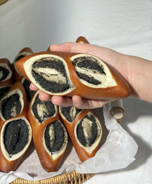 【面包脑袋】养生低油低糖黑芝麻碱水包  提前一天下单提前一天预定 商品图1