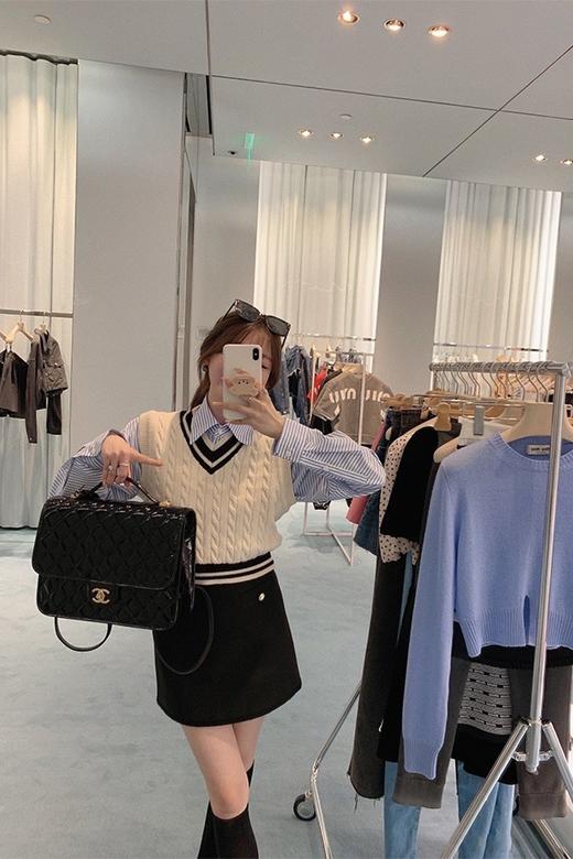 金蘑菇菇 檀香山学院 /长袖条纹衬衫女设计感小众宽松打底上衣 商品图5