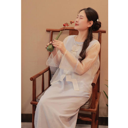 【抖音专属】【始芳菲系列】圆领小衫（24710214山矾） 商品图3