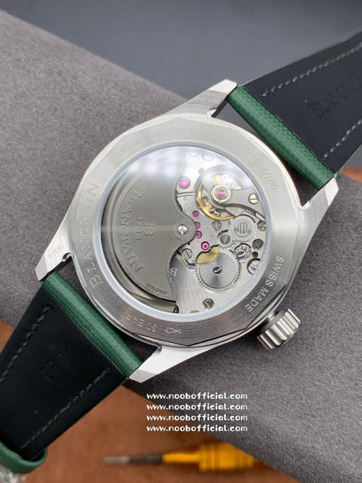 GF『顶配版』全新极光绿宝珀五十噚钢壳限量款表盘惊艳的色泽由数十层纳米镀层的光学效应相互融合而成 商品图14