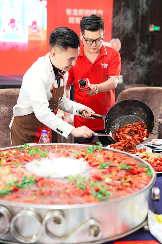 【分销】晓飞歌油焖蒜蓉十三香香辣蟹卤虾香辣虾麻辣秘制酱系列 商品图8