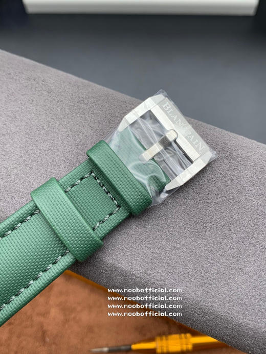 GF『顶配版』全新极光绿宝珀五十噚钢壳限量款表盘惊艳的色泽由数十层纳米镀层的光学效应相互融合而成 商品图13