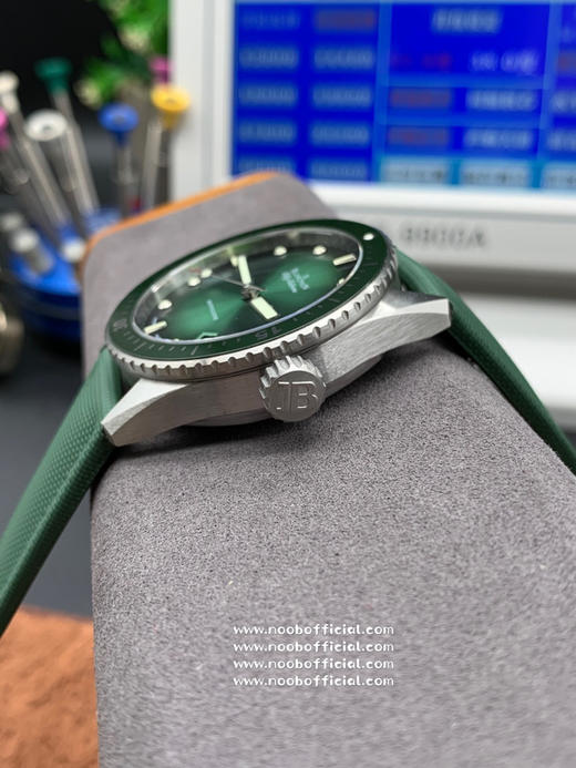 GF『顶配版』全新极光绿宝珀五十噚钢壳限量款表盘惊艳的色泽由数十层纳米镀层的光学效应相互融合而成 商品图10