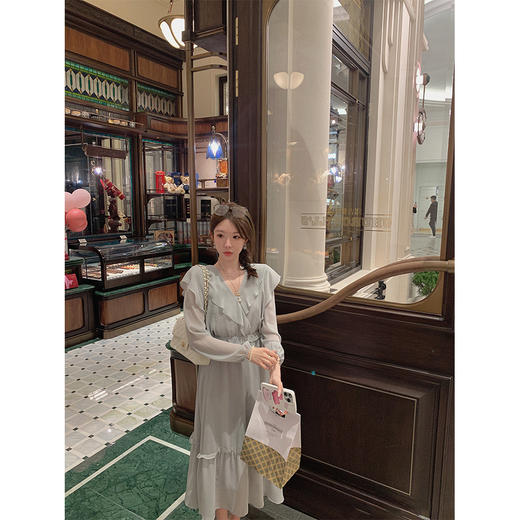 断码特价 金蘑菇菇 春叶蔷薇子/ 招牌印花回归 淡盐系  V领收腰碎花连衣裙 商品图0