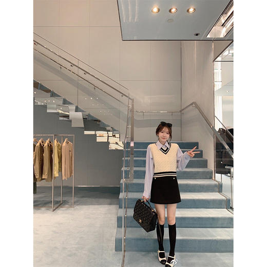 金蘑菇菇 檀香山学院 /长袖条纹衬衫女设计感小众宽松打底上衣 商品图1