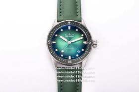 GF『顶配版』全新极光绿宝珀五十噚钢壳限量款表盘惊艳的色泽由数十层纳米镀层的光学效应相互融合而成