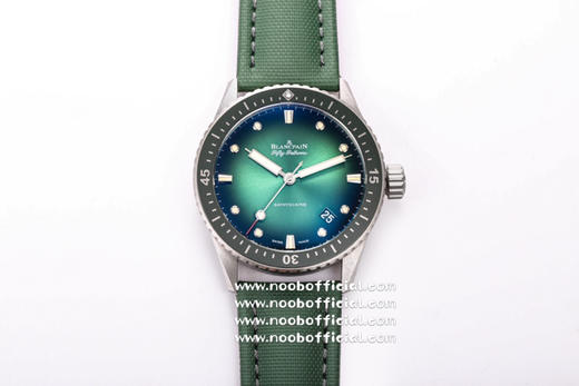 GF『顶配版』全新极光绿宝珀五十噚钢壳限量款表盘惊艳的色泽由数十层纳米镀层的光学效应相互融合而成 商品图0