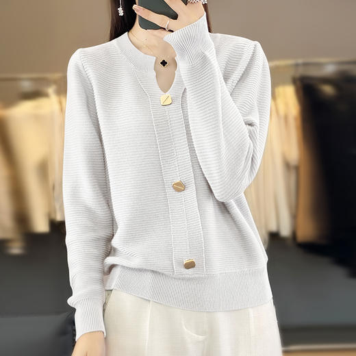 纤束马设计感三扣安迪绒针织衫 商品图8