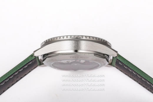 GF『顶配版』全新极光绿宝珀五十噚钢壳限量款表盘惊艳的色泽由数十层纳米镀层的光学效应相互融合而成 商品图5