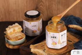  从深山里带来的土蜂蜜，补益脾胃之气，滋润全身 