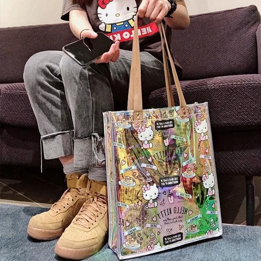 【 理想生活10000】三丽鸥正版授权❗上海久光、雅品嘉等各大高端商场在售！【遊器物炫彩镭射单肩包】梦幻炫彩单肩包，果冻感十足，夏天一下就近了，一眼心动，还有精美包装 商品图0