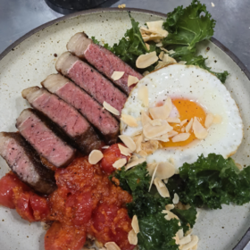 煎牛肉番茄能量碗