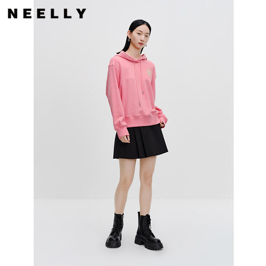 NEELLY纳俪商场同款粉色连帽卫衣秋季新款显瘦长袖休闲套头上衣女N23082J01110 商品图1