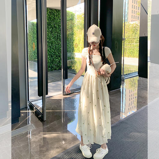 <曾小咸推荐>微信粉丝秒杀专场 仅此今天 活动结束下架【甜美可人】杏色拼接碎花连衣裙 日常198.00 立减108.01 秒杀89.99！！ 商品图3