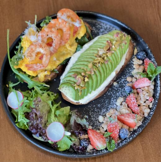 牛油果滑蛋鲜虾开放三明治 商品图0