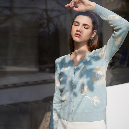 【V领印花针织开衫】24年春夏心里女士印花短款针织小外套 商品图2