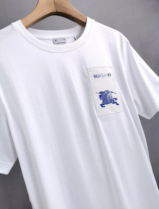 战马 2024春夏新款 胸前口袋 马术骑士标 圆领短袖T恤 Z-11351 商品图4