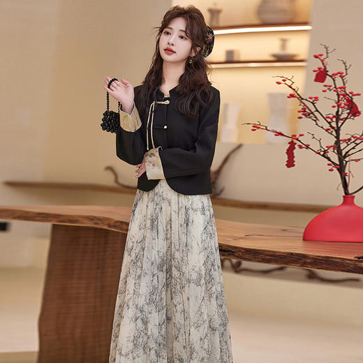 中式文艺套裙，袖口镶色门襟盘扣小外套+压绉花色半身裙HR-BLKE9902-1 商品图7