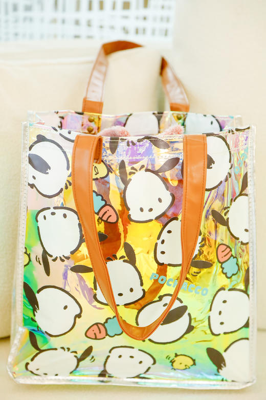 【 理想生活10000】三丽鸥正版授权❗上海久光、雅品嘉等各大高端商场在售！【遊器物炫彩镭射单肩包】梦幻炫彩单肩包，果冻感十足，夏天一下就近了，一眼心动，还有精美包装 商品图8