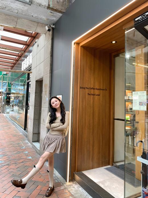 Read Nameless /奶茶挂脖打底衫+咖色挂腰裙裤 商品图5