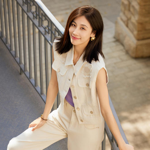 谜底短款牛仔马甲女2024春新款复古文艺绣花单排扣马夹241MM0045 商品图1