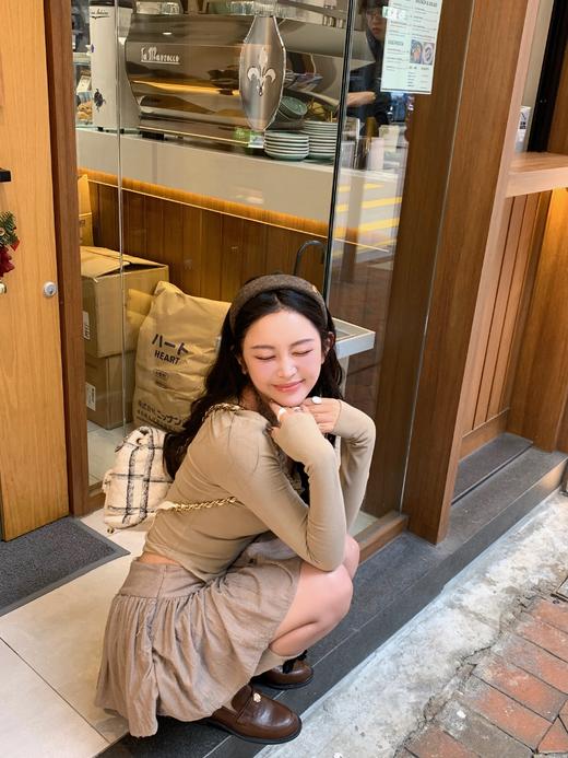 Read Nameless /奶茶挂脖打底衫+咖色挂腰裙裤 商品图14