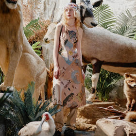 谜底吊带连衣裙2024春新款性感风花色修身亲肤长裙无袖241ML0147