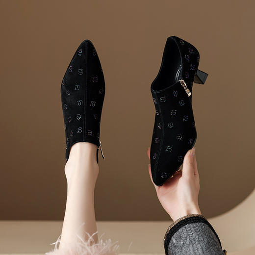 【预售5天】春季新款，磨砂小皮鞋爆款水钻尖头女鞋网红爆款磨砂黑色鞋子HYT&A7297 商品图3