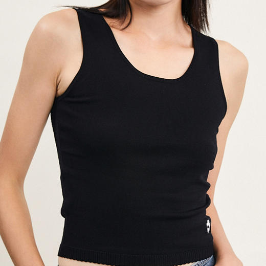 谜底针织背心女2024春款极简风低圆领修身短款打底上衣241MZ0359 商品图3