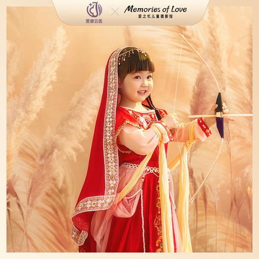 【限时99元拍】广州爱之忆儿童摄影|半岁-12岁宝宝周岁照/生日照，4张精修+3套服装造型+便装全家福，2店通用！ 商品图1