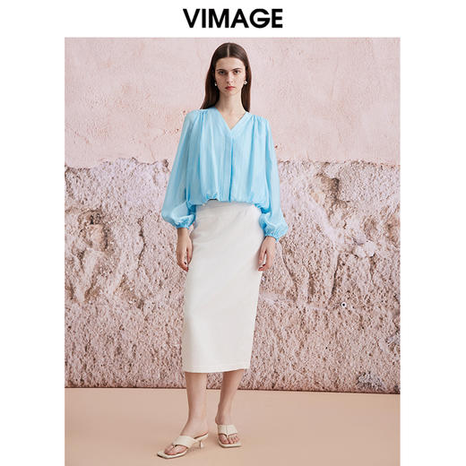 VIMAGE纬漫纪春季新款V领显瘦简约舒适上衣V2109705 商品图1