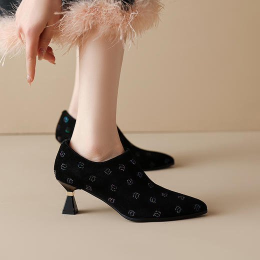 【预售5天】春季新款，磨砂小皮鞋爆款水钻尖头女鞋网红爆款磨砂黑色鞋子HYT&A7297 商品图6