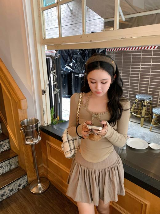 Read Nameless /奶茶挂脖打底衫+咖色挂腰裙裤 商品图1