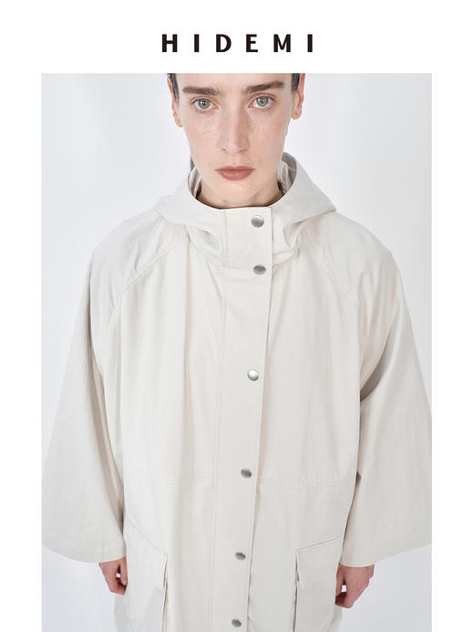 HIDEMI 【娜扎同款】新款冰川灰小男孩系列女装口袋撞钉廓形设计感连帽春日长风衣外套 商品图2