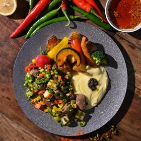 贵味烧椒骰子牛肉季节时蔬碗 Guizhou Mujiangzi Steak Bites with Mashed Potato