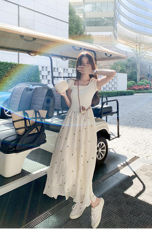 <曾小咸推荐>微信粉丝秒杀专场 仅此今天 活动结束下架【甜美可人】杏色拼接碎花连衣裙 日常198.00 立减108.01 秒杀89.99！！ 商品图5