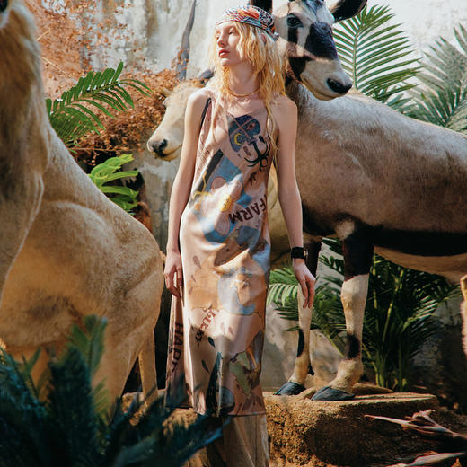 谜底吊带连衣裙2024春新款性感风花色修身亲肤长裙无袖241ML0147 商品图1