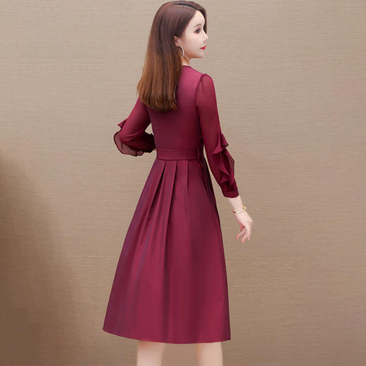 QYM 23T189-Y气质连衣裙妈妈装收腰时尚纯色A字裙 商品图2