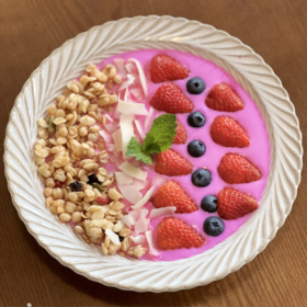 莓果酸奶碗
