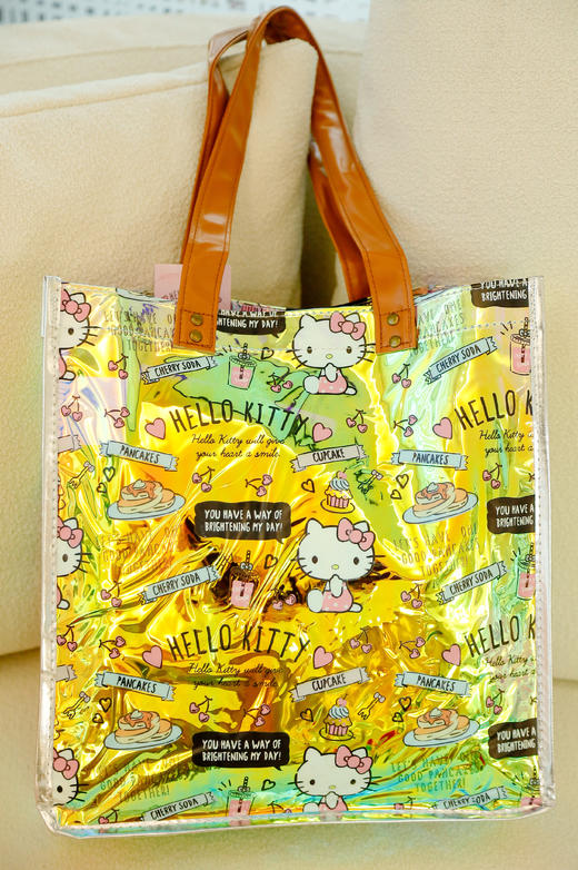 【 理想生活10000】三丽鸥正版授权❗上海久光、雅品嘉等各大高端商场在售！【遊器物炫彩镭射单肩包】梦幻炫彩单肩包，果冻感十足，夏天一下就近了，一眼心动，还有精美包装 商品图7