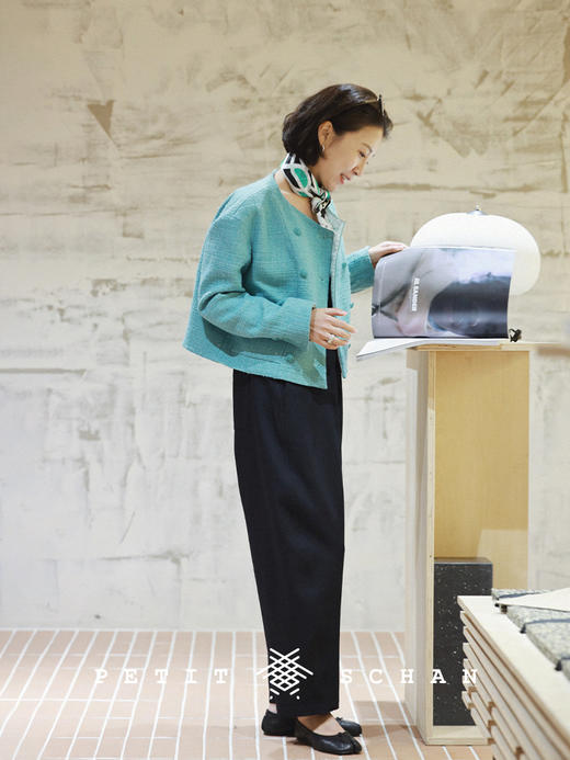 PETIT SCHAN小闪 CLO#188 black&white  黑与白 日本进口立体感斜纹面料弧形镰刀裤 商品图3