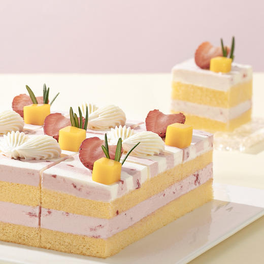 【莓莓酸奶格格】午后甜点和周末小聚推荐。酸奶x草莓奶油，甜酸绵密，细腻可口。（全国幸福西饼蛋糕）【复制后删除原有分组】 商品图2