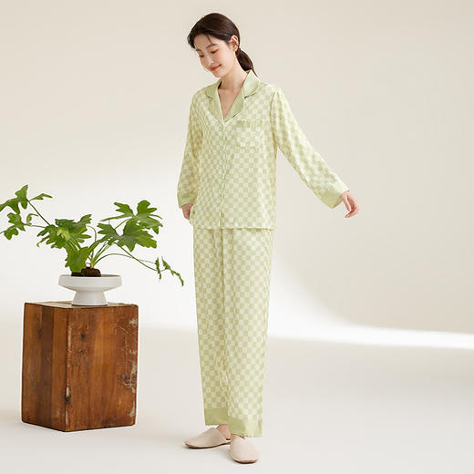 康妮雅女式长袖长裤开襟套装 商品图1