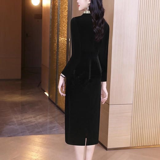 AHM-oyh6010春款高级感气质高贵洋气黑色金丝绒裙 商品图1