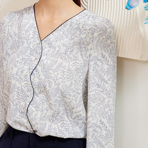 玳莎V领印花真丝衬衫女24早春新款波浪边设计感小众优雅气质小衫  EA31306 商品图3
